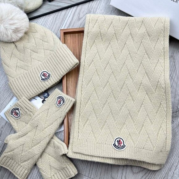Moncler [bib + pompom hat + gloves] three-piece set! - Picture 3 of 9